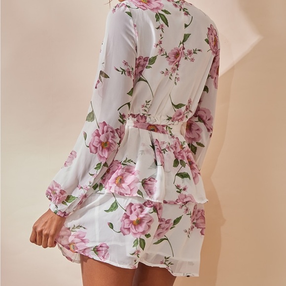 Pretty little thing white floral chiffon double tier plunge skater dress - Picture 3 of 6